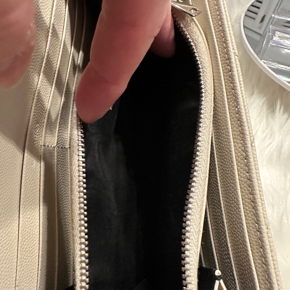 ❌❌❌SOLD❌❌❌YSL RARE Colorway Wallet🤍 - Picture 10 of 11